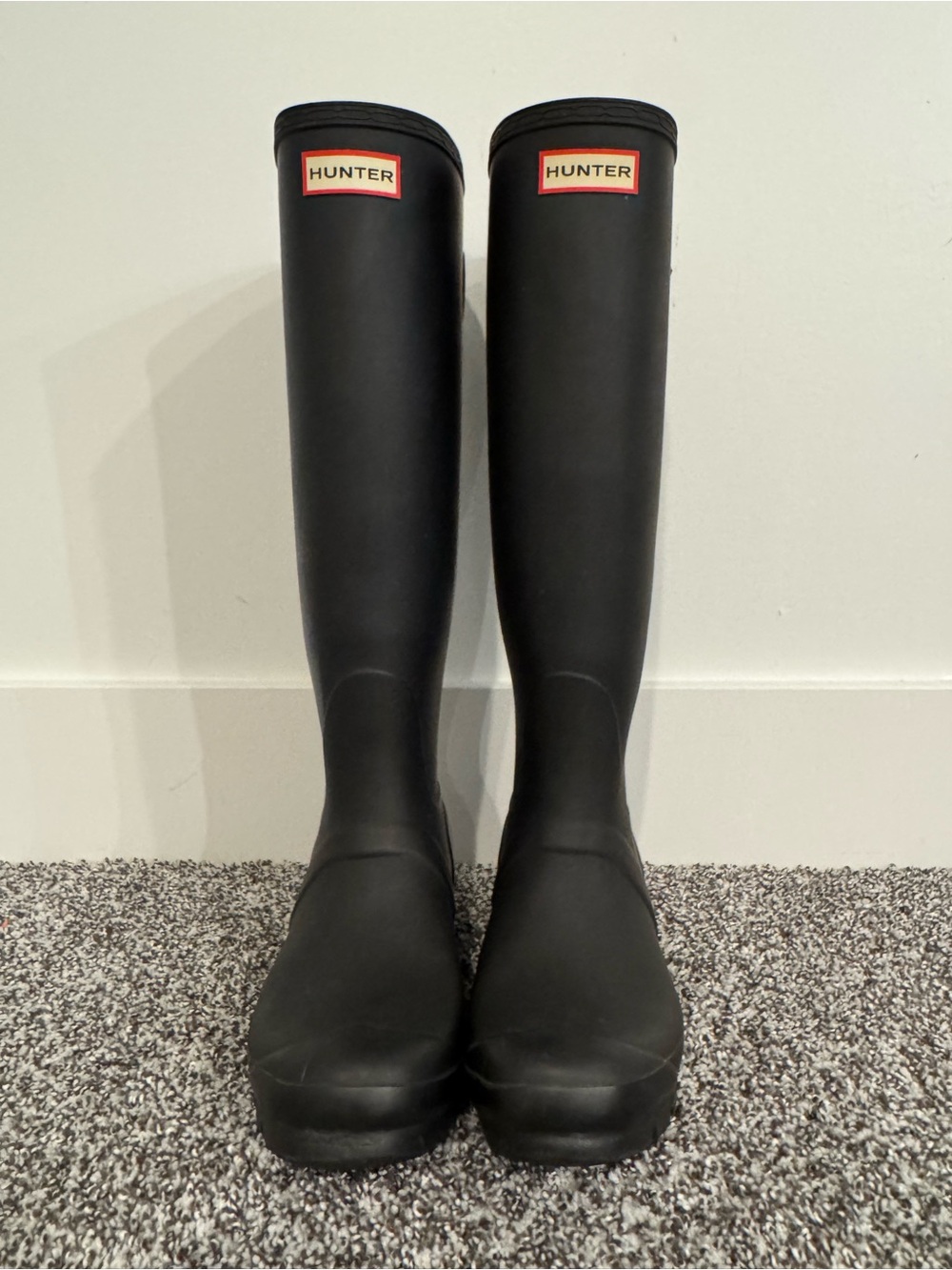 Hunter Tall Women's Rain Boots in Black with Red Logo